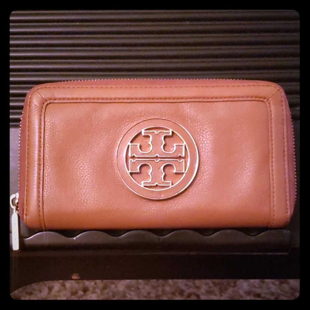 Tory Burch zippered Wallet